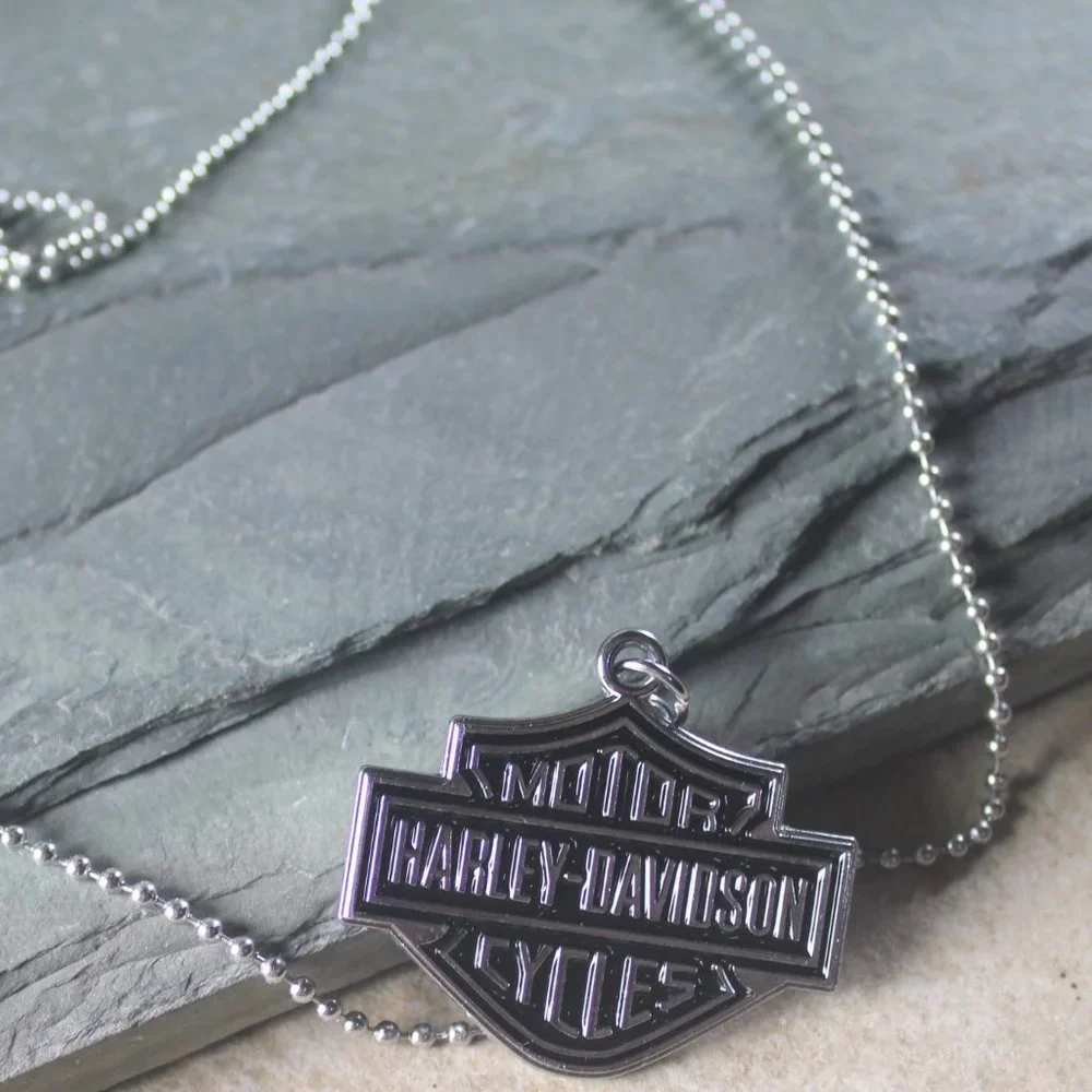 HARLEY DAVIDSON Bar and Shield Metal Penda…